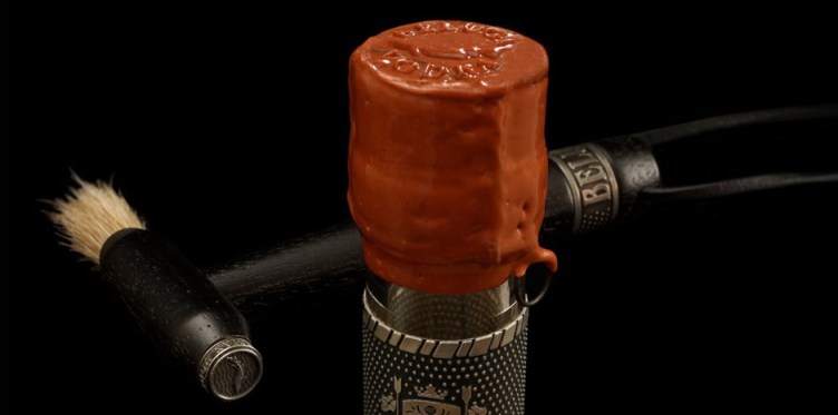 Brush and Wax for Gold Line