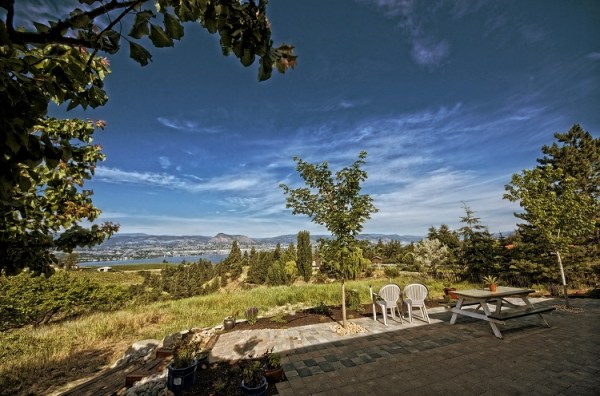 Picturesque Namaranta Bench